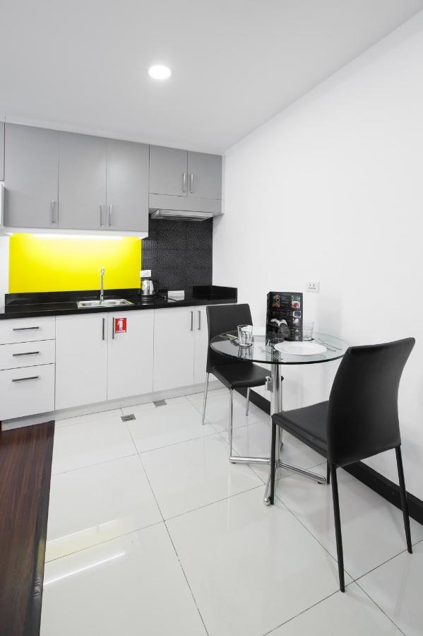 Y2 Residence Hotel Managed By Hii Makati City Room photo