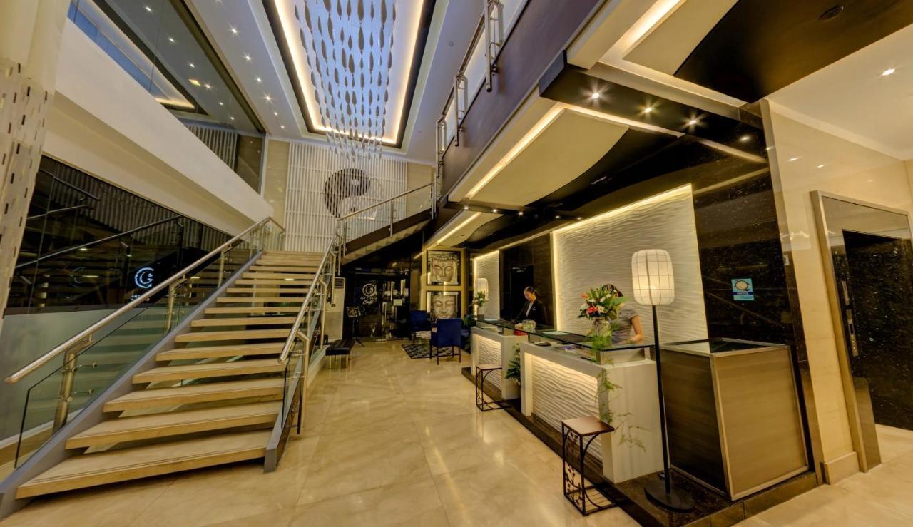 Y2 Residence Hotel Managed By Hii Makati City Exterior photo
